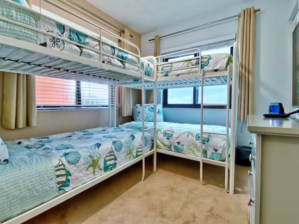 Beautiful 3 Bedroom Condo Communal Pool, Spa & Tennis Courts