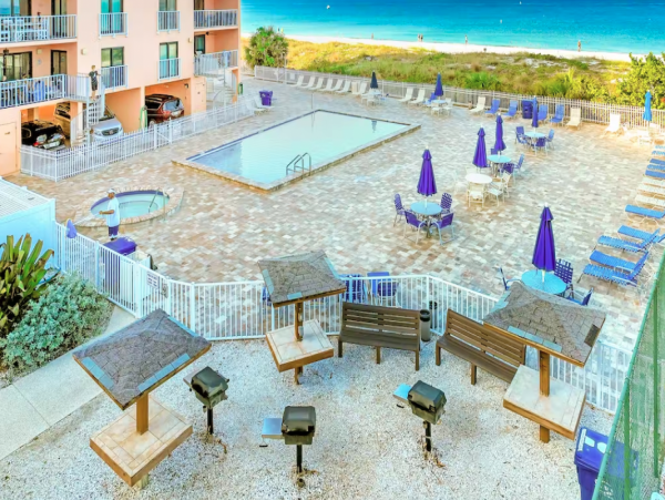 Beautiful 3 Bedroom Condo Communal Pool, Spa & Tennis Courts