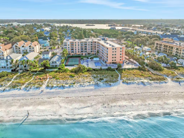 Beautiful 3 Bedroom Condo Communal Pool, Spa & Tennis Courts