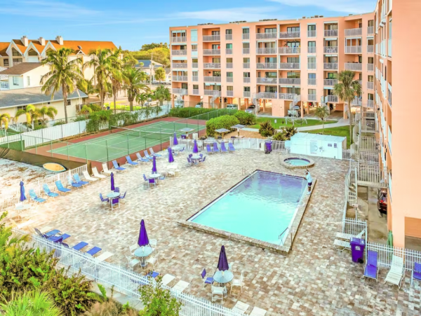 Beautiful 3 Bedroom Condo Communal Pool, Spa & Tennis Courts