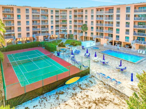 Beautiful 3 Bedroom Condo Communal Pool, Spa & Tennis Courts