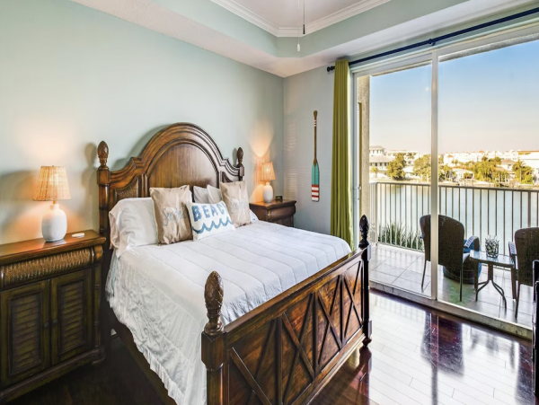 Clearwater Luxury Waterfront Vacation Condo Stunning!