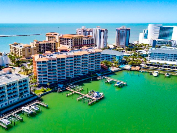 3 Bedroom Condo in Clearwater Beach with water views