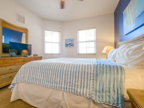3 Bedroom Condo in Clearwater Beach with water views