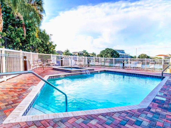 3 Bedroom Condo in Clearwater Beach with water views