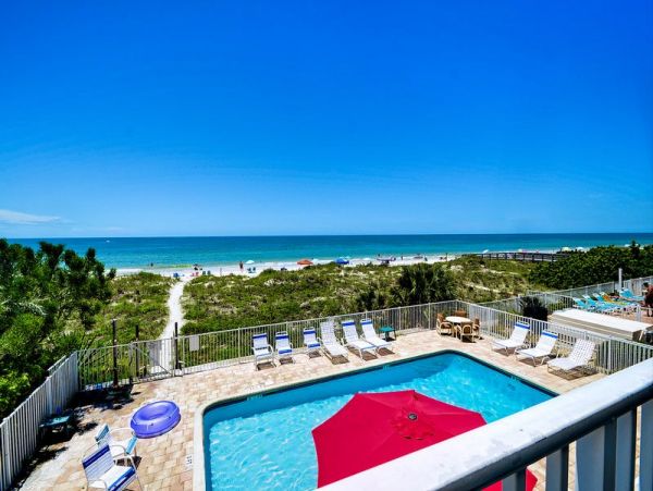 Indian Rocks Beachfront 2 Bed-2 Bath Condo with Ocean Views