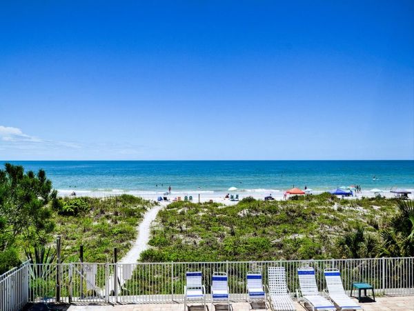 Indian Rocks Beachfront 2 Bed-2 Bath Condo with Ocean Views