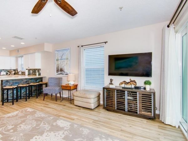 Indian Rocks Beachfront 2 Bed-2 Bath Condo with Ocean Views