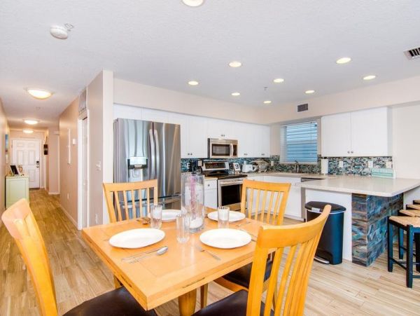 Indian Rocks Beachfront 2 Bed-2 Bath Condo with Ocean Views