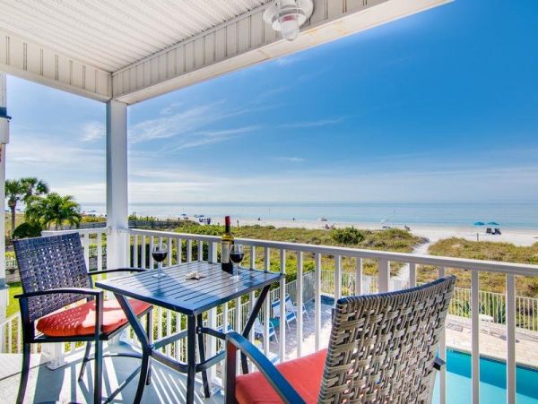 Indian Rocks Beachfront 2 Bed-2 Bath Condo with Ocean Views