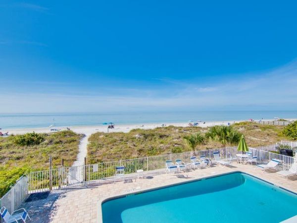 Indian Rocks Beachfront 2 Bed-2 Bath Condo with Ocean Views