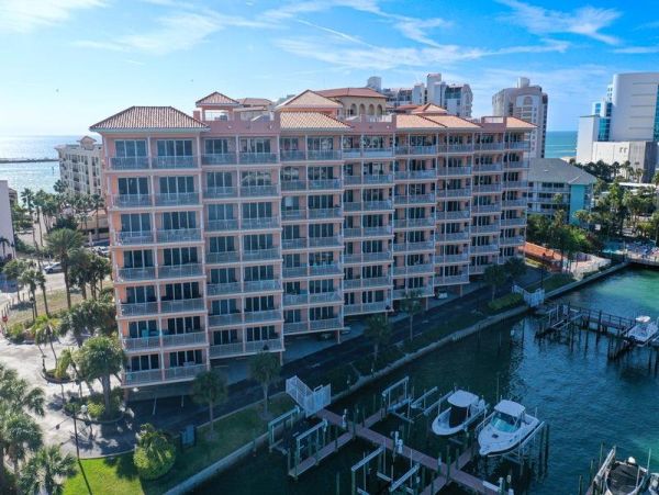 Clearwater Walk to Beach Three Bedroom Penthouse Stunning Water View