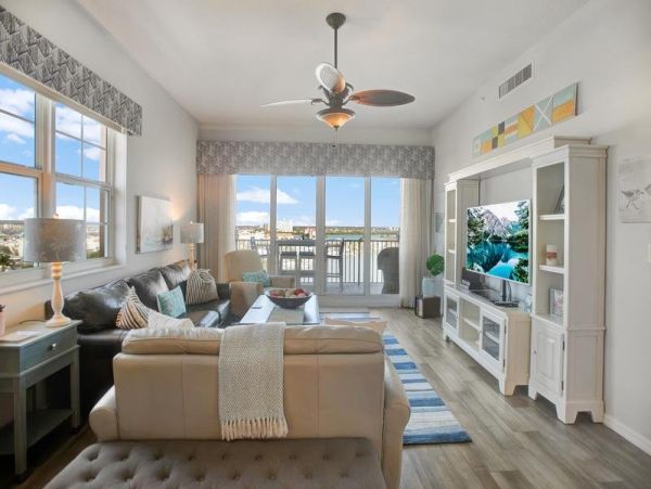 Clearwater Walk to Beach Three Bedroom Penthouse Stunning Water View