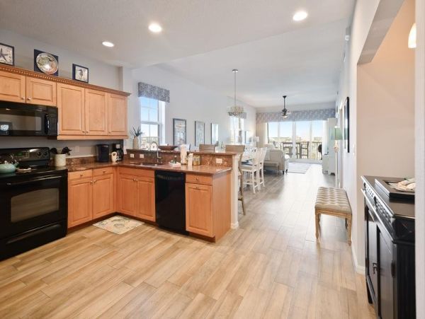 Clearwater Walk to Beach Three Bedroom Penthouse Stunning Water View