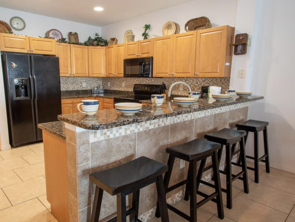 Stroll in Five minuets to the Beach Excellent Clearwater Bayview Condo