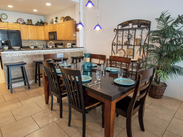 Stroll in Five minuets to the Beach Excellent Clearwater Bayview Condo