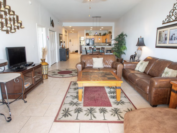 Stroll in Five minuets to the Beach Excellent Clearwater Bayview Condo