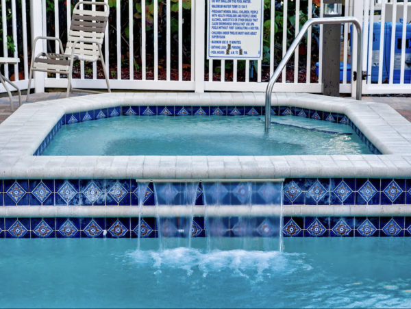Stroll in Five minuets to the Beach Excellent Clearwater Bayview Condo
