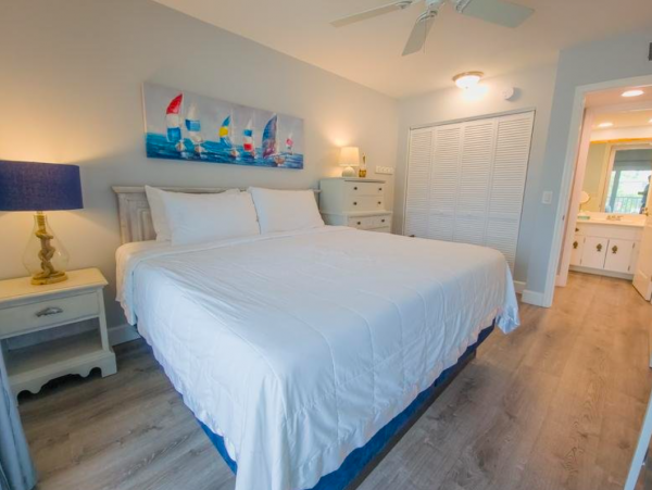 Clearwater Beach Charming Two Bedroom Condo