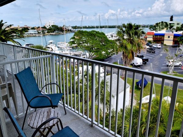 Clearwater Beach Studio Sleeps Four Guests with Bay Views