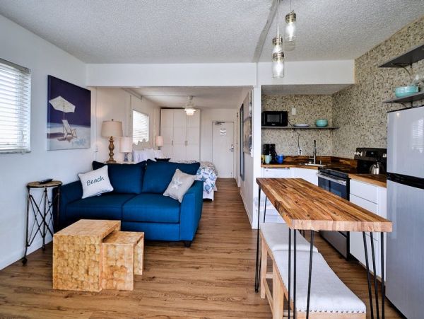 Clearwater Beach Studio Sleeps Four Guests with Bay Views