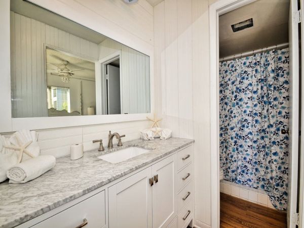 Clearwater Beach Studio Sleeps Four Guests with Bay Views