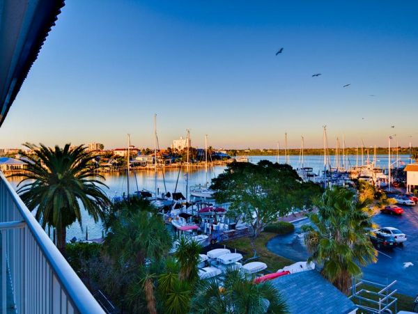 Clearwater Beach Studio Sleeps Four Guests with Bay Views