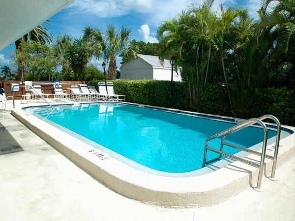 Clearwater Beach Studio Sleeps Four Guests with Bay Views