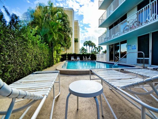 Clearwater Beach Studio Sleeps Four Guests with Bay Views