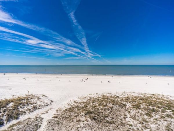 Clearwater Bayside Vacation Condo Sleeps Six Walk Beach