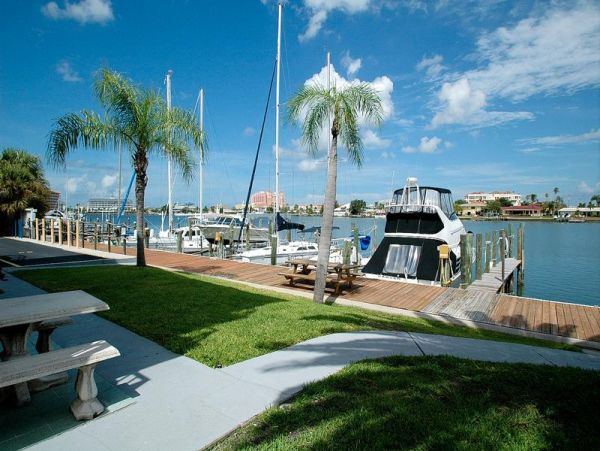 Clearwater Bayside Vacation Condo Sleeps Six Walk Beach