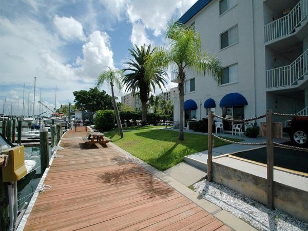 Clearwater Bayside Vacation Condo Sleeps Six Walk Beach