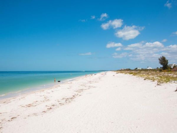 Value Priced Great Location 2 Bedroom Condo in Clearwater