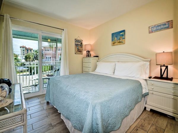 Value Priced Great Location 2 Bedroom Condo in Clearwater