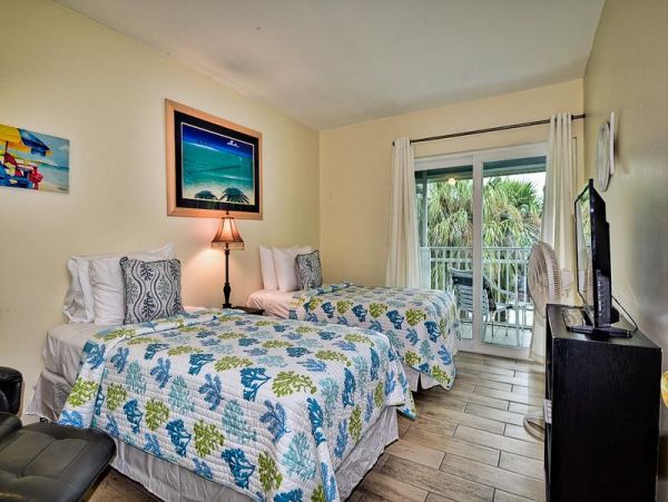 Value Priced Great Location 2 Bedroom Condo in Clearwater