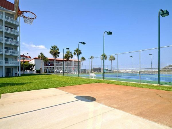 Beautifully Updated Two-Bedroom Vacation Condo in Fort Walton Beach
