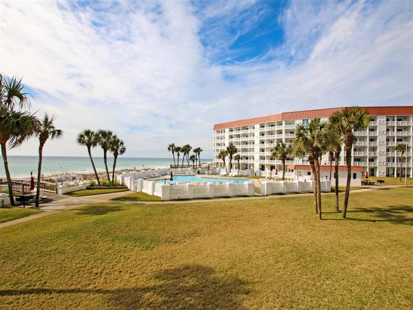 Beautifully Updated Two-Bedroom Vacation Condo in Fort Walton Beach