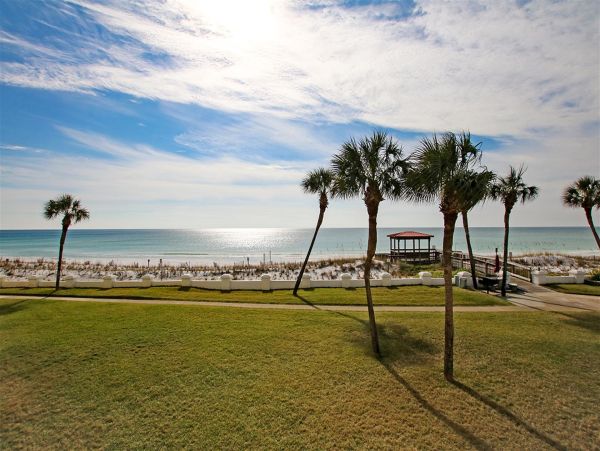 Beautifully Updated Two-Bedroom Vacation Condo in Fort Walton Beach