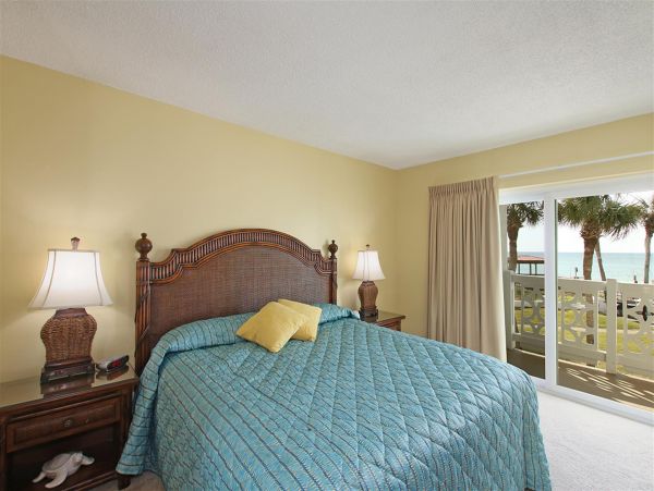 Beautifully Updated Two-Bedroom Vacation Condo in Fort Walton Beach