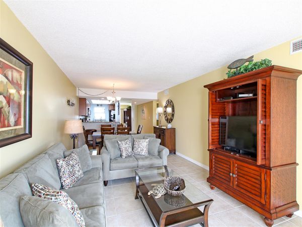 Beautifully Updated Two-Bedroom Vacation Condo in Fort Walton Beach
