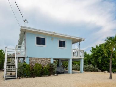 Spacious 3 Bedroom Home with Private Pool & Dock