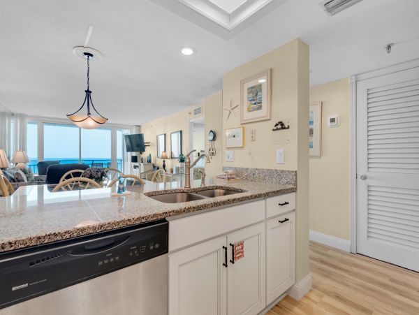 Beach front full ocean view Fort Walton 2/2 Condo