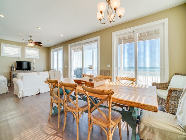 Gulf Front Vacation Rental with 6 Bedrooms in Indian Pass