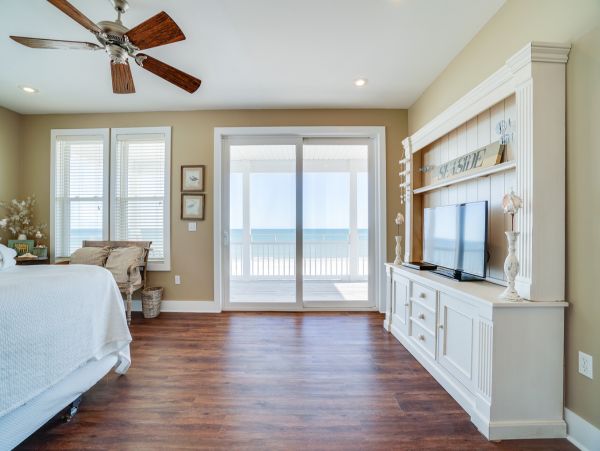 Gulf Front Vacation Rental with 6 Bedrooms in Indian Pass