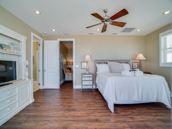 Gulf Front Vacation Rental with 6 Bedrooms in Indian Pass