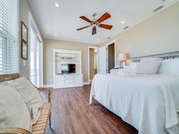 Gulf Front Vacation Rental with 6 Bedrooms in Indian Pass