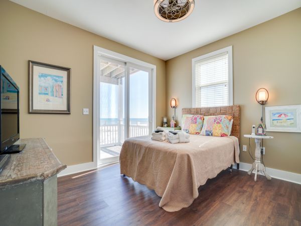 Gulf Front Vacation Rental with 6 Bedrooms in Indian Pass