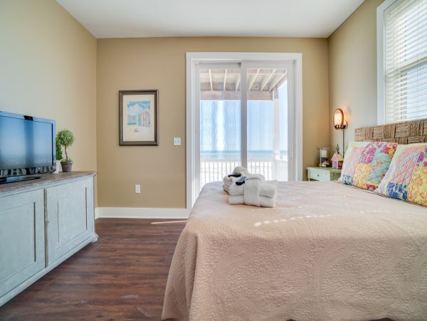 Gulf Front Vacation Rental with 6 Bedrooms in Indian Pass