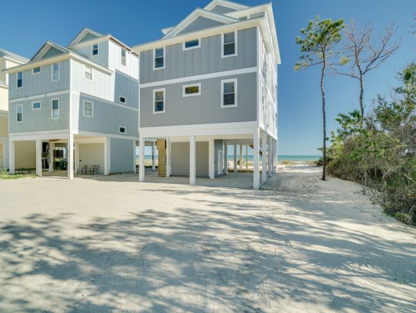 Gulf Front Vacation Rental with 6 Bedrooms in Indian Pass