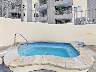 Avon Condo 936053